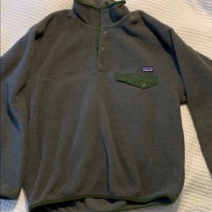 Men’s grey/green Patagonia synchilla pullover